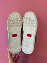 Load image into Gallery viewer, Pre-Loved Rilassare Timor Fresh Size 42/AU10