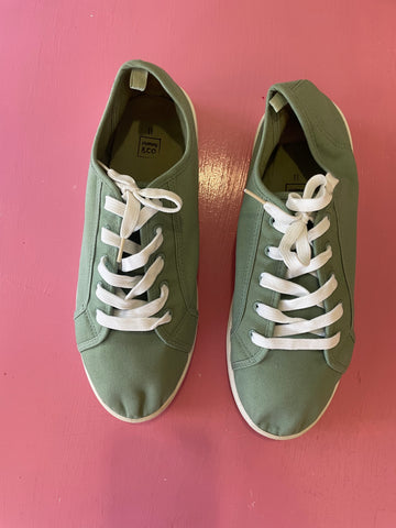 Pre-Loved Clothing Company Green Sneakers Size AU11
