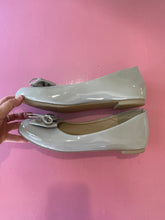 Load image into Gallery viewer, Pre-Loved Pixie Cover Grey Flat Size 44