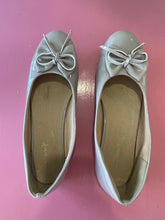 Load image into Gallery viewer, Pre-Loved Pixie Cover Grey Flat Size 44