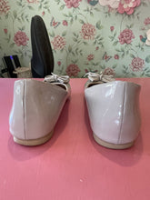 Load image into Gallery viewer, Pre-Loved Pixie Cover Grey Flat Size 44