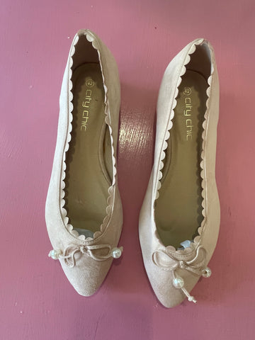 Pre-Loved City Chic Sweet Scallop Flat Size 42