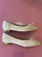 Load image into Gallery viewer, Pre-Loved City Chic Sweet Scallop Flat Size 42