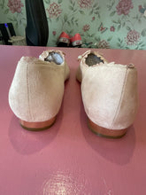 Load image into Gallery viewer, Pre-Loved City Chic Sweet Scallop Flat Size 42