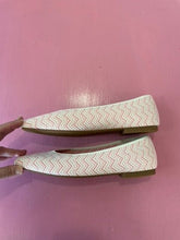 Load image into Gallery viewer, Pre-Loved Vivaia Pale Pink Flat