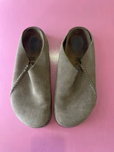 Load image into Gallery viewer, Pre-Loved Birkenstock Brown Slide