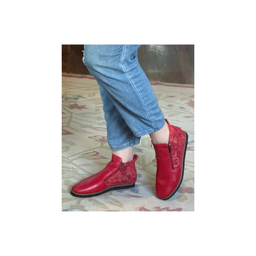 Hinako Savannah Red Flower