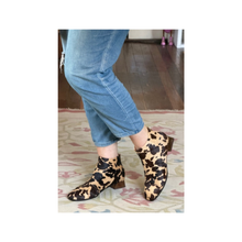 Load image into Gallery viewer, Bresley Demon Café Cow
