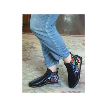 Hinako Savannah Black Flower