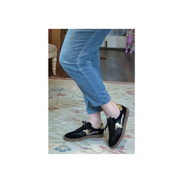 Hinako Oakey Black