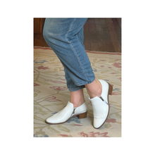 Load image into Gallery viewer, Isabella Geneva Milk
