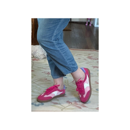 Hinako Oakey Pink