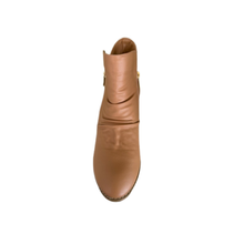 Load image into Gallery viewer, Step on Air Leafy Camel
