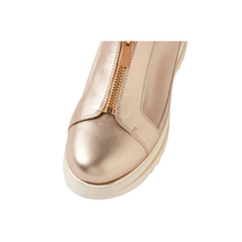 Load image into Gallery viewer, D&amp;J Elwira Champagne
