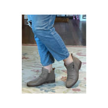 Load image into Gallery viewer, Hush Puppies Chalet Taupe
