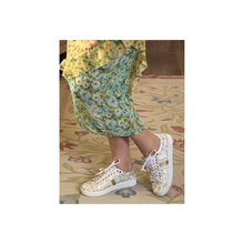 Load image into Gallery viewer, Hinako Bee White Gold Flower
