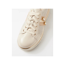 Load image into Gallery viewer, D&amp;J Eaglesy Milk Camel
