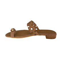 Load image into Gallery viewer, D&amp;J Loverlie Light Chocolate

