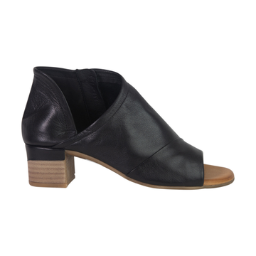 Hinako Barclay Black