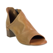 Load image into Gallery viewer, Hinako Barclay Tan
