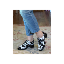 Load image into Gallery viewer, Bresley Daya Black White Cow
