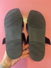 Load image into Gallery viewer, Pre-Loved Hush Puppies Jester Size 13
