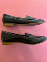 Load image into Gallery viewer, Pre-Loved Ziera Black Loafer Size 44XW
