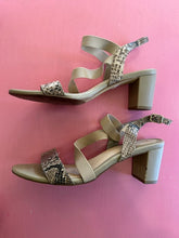 Load image into Gallery viewer, Pre-Loved Supersoft Waldorf Size AU12C
