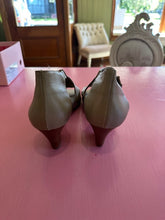 Load image into Gallery viewer, Pre-Loved Diana Ferrari Quebec Size AU12
