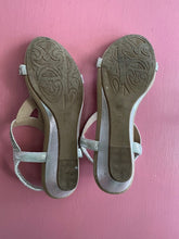 Load image into Gallery viewer, Pre-Loved Vybe Silver Sandals Size AU11
