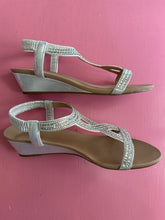 Load image into Gallery viewer, Pre-Loved Vybe Silver Sandals Size AU11

