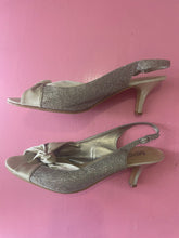 Load image into Gallery viewer, PL Easy Steps Actress
