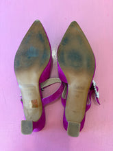 Load image into Gallery viewer, Pre-Loved Dansi Diamonte Buckle
