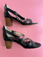 Load image into Gallery viewer, Pre-Loved Frankie4 Amie Black Size AU11
