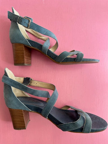 Pre-Loved Frankie4 Amie Blue Size AU11