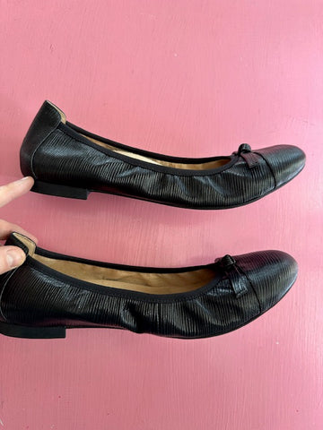 PL Vionic Black Flat Size 42