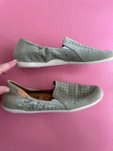 Pre-Loved Ziera Green Flat Size 42W