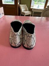 Load image into Gallery viewer, Pre-Loved Martini Marco Loafer Size 41
