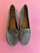 Load image into Gallery viewer, Pre-Loved Supersoft Grey Brogue Size AU12
