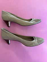 Load image into Gallery viewer, Pre-Loved Diana Ferrari Bindi Size AU12
