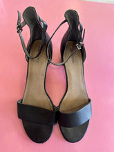 Load image into Gallery viewer, Pre-Loved Diana Ferrari Soco Size AU12
