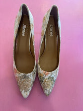 Load image into Gallery viewer, Pre-Loved J.Renee Maressa Size AU13M

