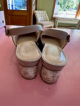 Load image into Gallery viewer, Pre-Loved Frankie4 Juliet Size AU13
