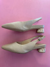 Load image into Gallery viewer, Pre-Loved Frankie4 Juliet Size AU13
