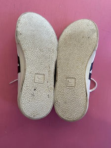 Pre-Loved Veja White sneakers Size UK10/AU12
