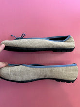 Load image into Gallery viewer, Pre-Loved Kokua Flats Size 42
