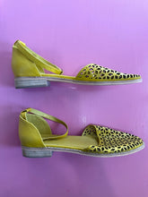 Load image into Gallery viewer, Pre-Loved D&amp;J Mustard Sandals Size 42
