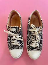 Load image into Gallery viewer, PL LEcologica Zebra Sneaker Size 41
