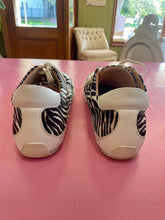 Load image into Gallery viewer, PL LEcologica Zebra Sneaker Size 41
