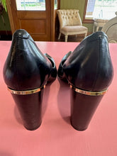 Load image into Gallery viewer, Pre-Loved Verzzosi Roma Black Pumps Size 44
